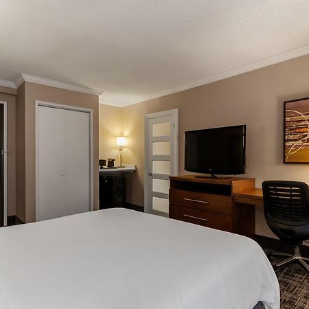 Best Western Ville-Marie Hotel & Suites Монреаль Экстерьер фото